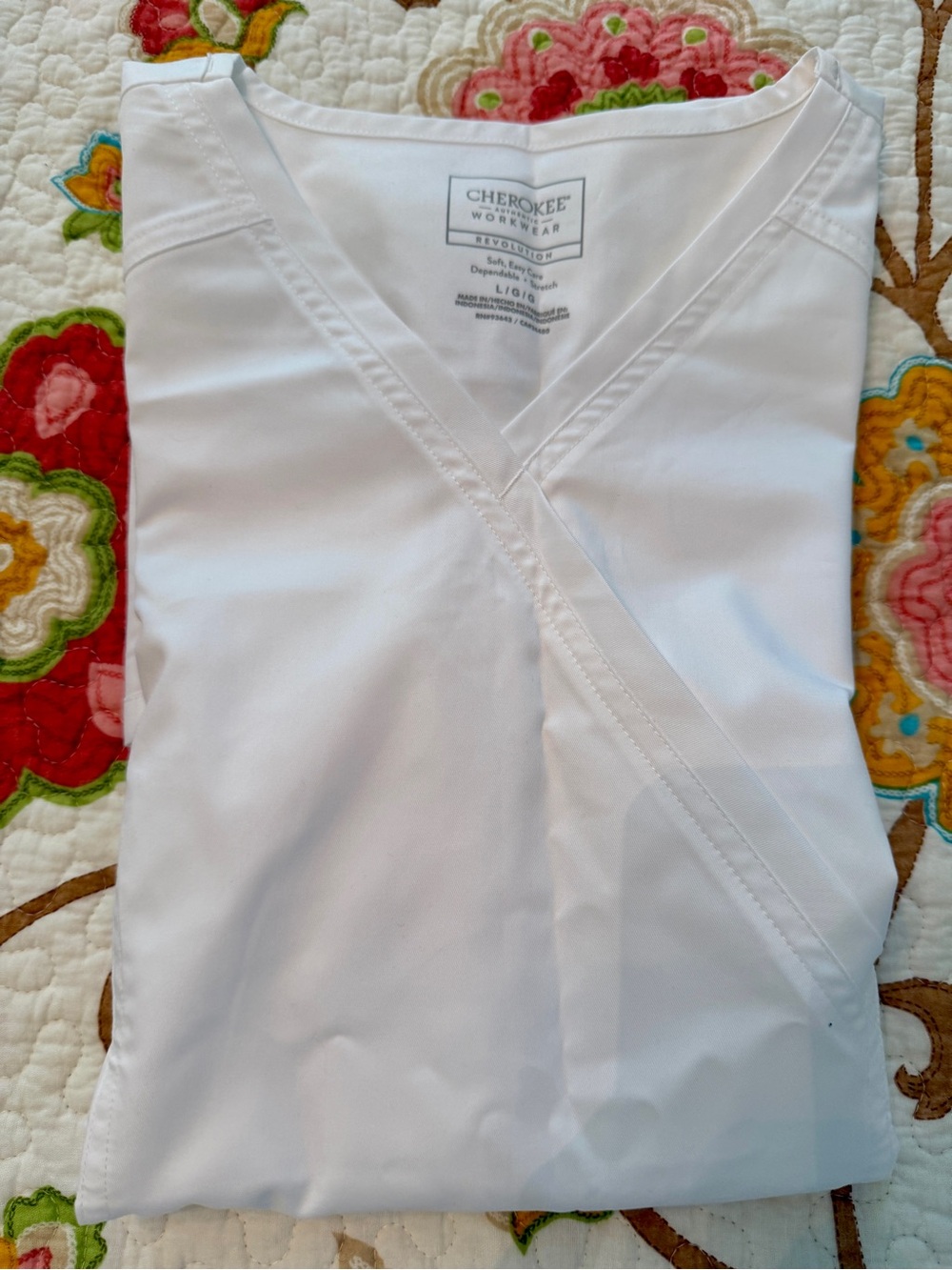 Cherokee Women’s White V‑Neck Scrub Top